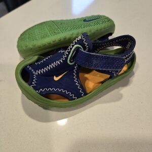Nike Sunray Sandals *Baby* size 4C